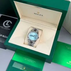 Đồng Hồ Rolex Day Date 40mm Sliver Dial 228239 Replica 1:1 – Top Quality Version