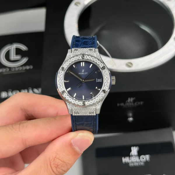 Đồng hồ Hublot Classic Fusion Diamonds Moissanite Pave 33mm Dial Black Replica 1:1-Top Quality Version