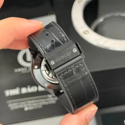 Đồng hồ Hublot Classic Fusion Ceramic Diamonds 42mm Dial Black Replica 1:1 – Top Quality Version