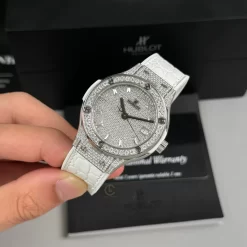 Đồng hồ Hublot Classic Fusion Diamonds Moissanite Pave 38mm Dial Wthie Replica 1:1-Top Quality Version