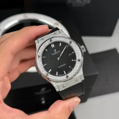 Đồng hồ Hublot Classic Fusion Diamonds Moissanite Pave 42mm Dial Black Replica 1:1-Top Quality Version