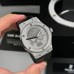 Đồng hồ Hublot Classic Fusion Full Diamonds Moissanite Pave 42mm Dial Black Replica 1:1-Top Quality Version