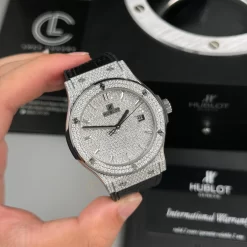 Đồng hồ Hublot Classic Fusion Full Diamonds Moissanite Pave 42mm Replica 1:1-Top Quality Version