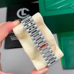 Đồng Hồ Rolex Day Date 40mm Sliver Dial 228239 Replica 1:1 – Top Quality Version