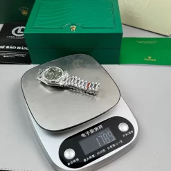 Đồng Hồ Rolex Day Date 40mm 180gram Sliver Ice Blue Dial 228239 Replica 1:1 – Top Quality Version