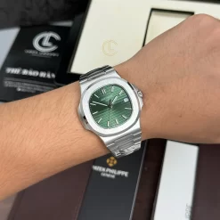 Đồng Hồ Patek Philippe Nautilus 5711/1A-010 40mm Steel Dial Green Replica 1:1 – Top Quality Version