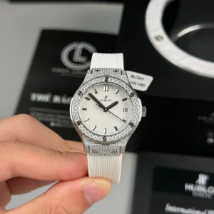 Đồng hồ Hublot Classic Fusion Diamonds Moissanite Pave 33mm Dial Wthie Replica 1:1-Top Quality Version