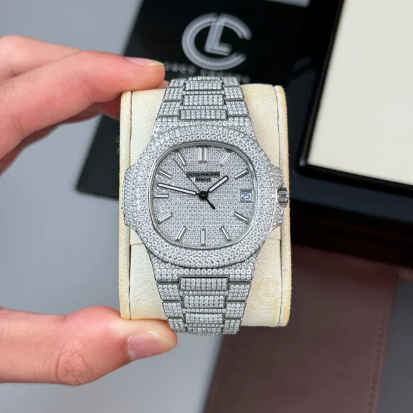 Đồng Hồ Patek Philippe Nautilus 5711 Full Diamond Replica 1:1 – Top Quality Version