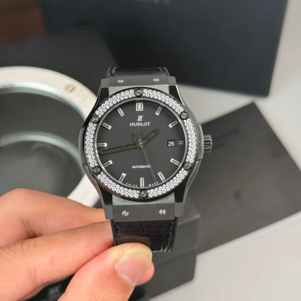 Đồng hồ Hublot Classic Fusion Ceramic Diamonds 42mm Dial Black Replica 1:1 – Top Quality Version