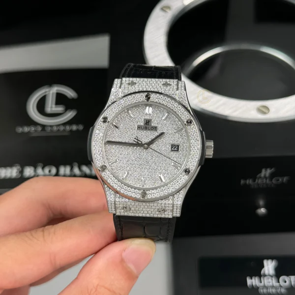 Đồng hồ Hublot Classic Fusion Full Diamonds Moissanite Pave 42mm Replica 1:1-Top Quality Version