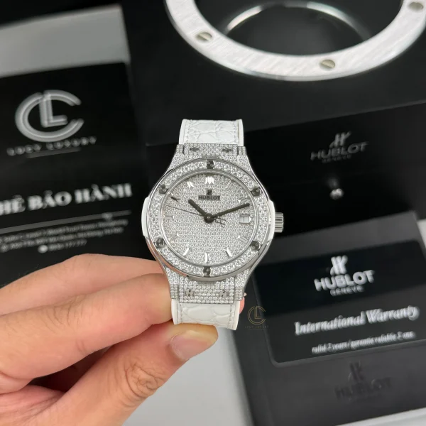 Đồng hồ Hublot Classic Fusion Diamonds Moissanite Pave 38mm Dial Wthie Replica 1:1-Top Quality Version