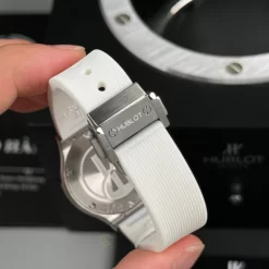 Đồng hồ Hublot Classic Fusion Diamonds Moissanite Pave 33mm Dial Wthie Replica 1:1-Top Quality Version