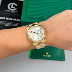 Đồng Hồ Rolex Day Date 40mm 180gram Sliver Meteorite Dial 228239 Replica 1:1 – Top Quality Version