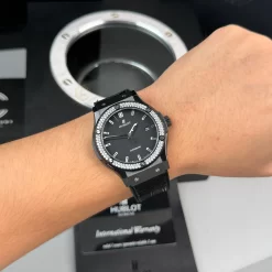 Đồng hồ Hublot Classic Fusion Ceramic Diamonds 42mm Dial Black Replica 1:1 – Top Quality Version