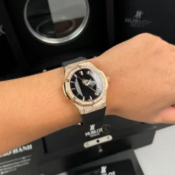 Đồng Hồ Hublot Classic Fusion Orlinski King Gold Alternative Pave 40mm Replica 1:1 – Top Quality Version