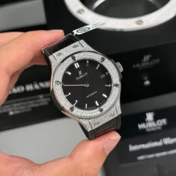 Đồng hồ Hublot Classic Fusion Diamonds Moissanite Pave 38mm Dial Black Replica 1:1-Top Quality Version