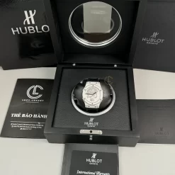 Đồng hồ Hublot Classic Fusion Full Diamonds Moissanite Pave 42mm Dial Black Replica 1:1-Top Quality Version