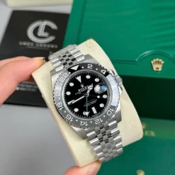 Đồng Hồ Rolex GMT Master II Bruce Wayne 40mm 126710GRNR Cal.3285 Replica 1:1 – Top Quality Version