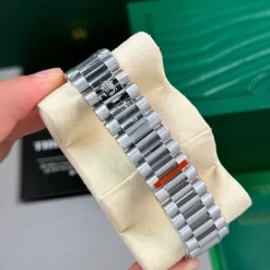 Đồng Hồ Rolex Day Date 40mm 180gram Sliver Ice Blue Dial 228239 Replica 1:1 – Top Quality Version