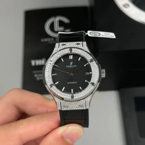 Đồng hồ Hublot Classic Fusion Diamonds Moissanite Pave 38mm Dial Black Replica 1:1-Top Quality Version