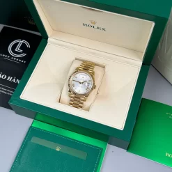 Đồng Hồ Rolex Day Date 40mm 180gram Sliver Meteorite Dial 228239 Replica 1:1 – Top Quality Version