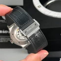 Đồng hồ Hublot Classic Fusion Full Diamonds Moissanite Pave 42mm Dial Black Replica 1:1-Top Quality Version