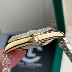 Đồng Hồ Rolex Day Date 40mm 180gram Yellow Gold Green Dial 228238 Replica 1:1 – Top Quality Version