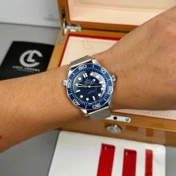 Đồng Hồ Omega Seamaster Diverv James Bond 60th Anniversary 210.30.42.20.03.002 42mm Blue Dial Steel Replica 1:1 – Top Quality Version