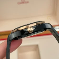 Đồng hồ Omega Seamaster Diver 210.62.44.20.01.001 42mm Black Dial Ceramic Replica 1:1 – Top