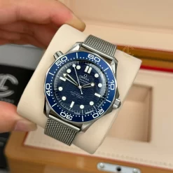 Đồng Hồ Omega Seamaster Diverv James Bond 60th Anniversary 210.30.42.20.03.002 42mm Blue Dial Steel Replica 1:1 – Top Quality Version