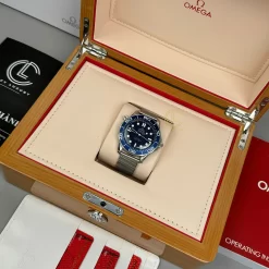 Đồng Hồ Omega Seamaster Diverv James Bond 60th Anniversary 210.30.42.20.03.002 42mm Blue Dial Steel Replica 1:1 – Top Quality Version
