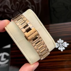 Đồng Hồ Patek Philippe Nautilus 7010/1R-011 32.5mm White Dial Rose Gold Replica 1:1 Top Quality Version