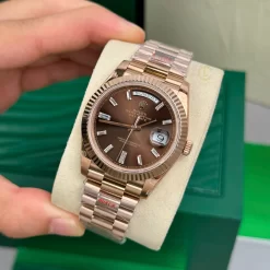 Đồng hồ Rolex Day Date 228235 Chocolate Dial 40mmm Everose Gold Replica 1:1 – Top Quality Version