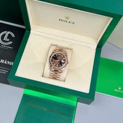 Đồng hồ Rolex Day Date 228235 Chocolate Dial 40mmm Everose Gold Replica 1:1 – Top Quality Version