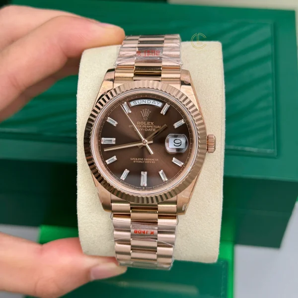 Đồng hồ Rolex Day Date 228235 Chocolate Dial 40mmm Everose Gold Replica 1:1 – Top Quality Version