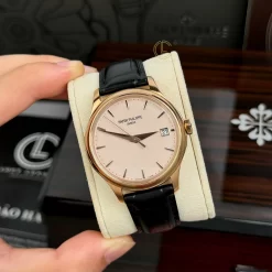 Đồng Hồ Patek Philippe Calatrava 5227R-001 39mm White Dial Rose Gold Replica 1:1 – Top Quality Version