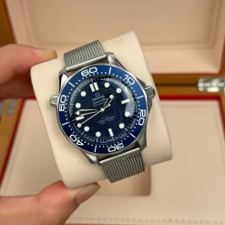 Đồng Hồ Omega Seamaster Diverv James Bond 60th Anniversary 210.30.42.20.03.002 42mm Blue Dial Steel Replica 1:1 – Top Quality Version