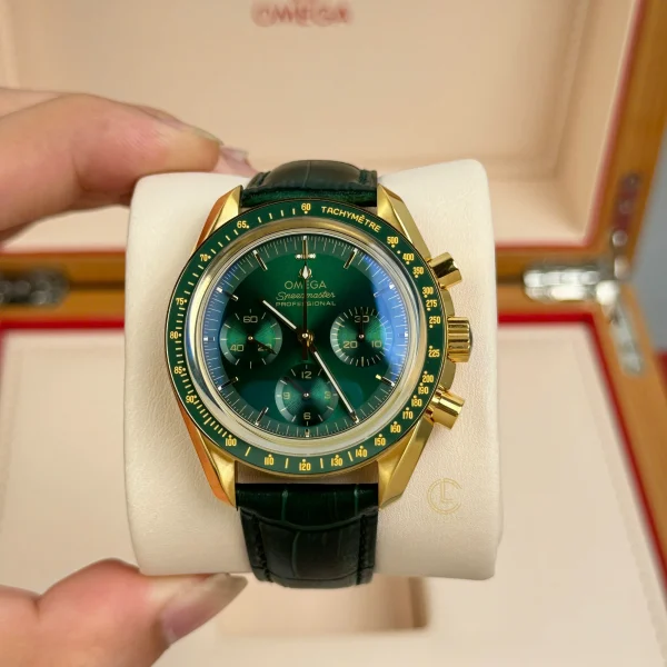 Đồng Hồ Omega Speedmaster Moonwatch 310.60.42.50.10.001 42mm Green Dial Yellow Gold Replica 1:1 – Top Quality Version