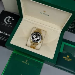 Rolex Cosmograph Daytona 116505 40mm Black Dial BT.4130 Yellow Gold Replica 1:1 – Top Quality Version