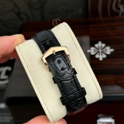 Đồng Hồ Patek Philippe Calatrava 5227R-001 39mm White Dial Rose Gold Replica 1:1 – Top Quality Version