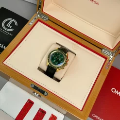 Đồng Hồ Omega Speedmaster Moonwatch 310.60.42.50.10.001 42mm Green Dial Yellow Gold Replica 1:1 – Top Quality Version