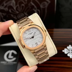 Đồng Hồ Patek Philippe Nautilus 7118/1R-001 35.2mm White Dial Rose Gold Replica 1:1 – Top Quality Version