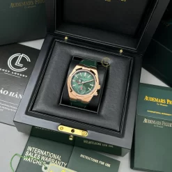 Đồng Hồ Vacheron Constantin Overseas Dual Time 7900V 41mm Green Dial Rose Gold Replica 1:1 – Top Quality Version