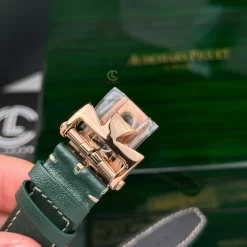 Đồng Hồ Vacheron Constantin Overseas Dual Time 7900V 41mm Green Dial Rose Gold Replica 1:1 – Top Quality Version