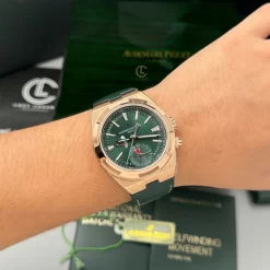 Đồng Hồ Vacheron Constantin Overseas Dual Time 7900V 41mm Green Dial Rose Gold Replica 1:1 – Top Quality Version