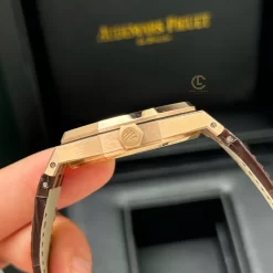 Đồng hồ Audemars Piguet Royal Oak Selfwinding 15300OR.OO.D088CR.02 39mm White Dial Rose Gold Replica 1:1 – Top Quality Version
