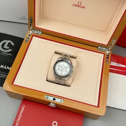 Đồng Hồ Omega Speedmaster Moon Watch 310.30.42.50.04.001 42mm White Dial Replica 1:1 – Top Quality Version