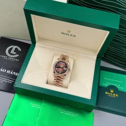 Đồng Hồ Rolex Day-Date 36mm 128235 Chocolate Dial Rose Gold Replica 1:1 – Top Quality Version