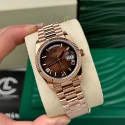 Đồng Hồ Rolex Day-Date 36mm 128235 Chocolate Dial Rose Gold Replica 1:1 – Top Quality Version
