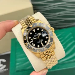 Đồng hồ Rolex GMT-Master II M126718GRNR-0001 40mm Black Dial Yellow Gold Replica 1:1 – Top Quality Version